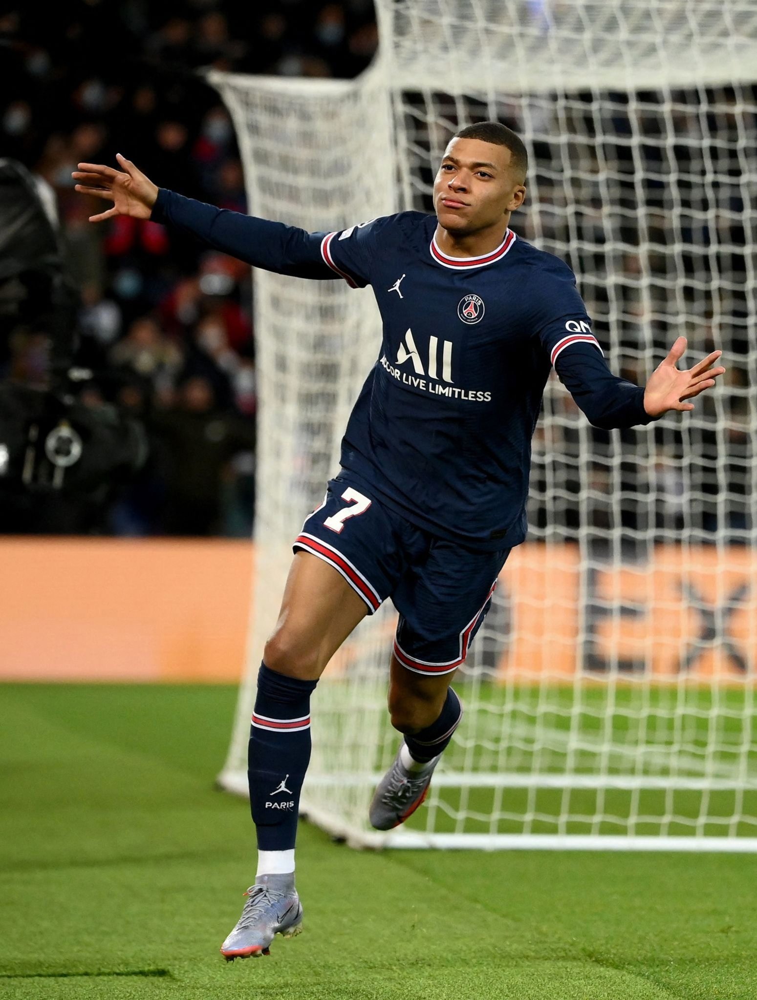 姆巴佩点射 皇马主场战胜塞维利亚