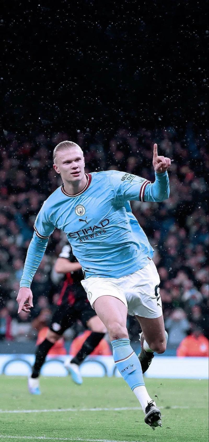 球迷多次使用焰火，拜仁被罚关闭部分看台