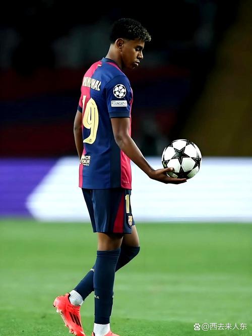 登山神器试过吗？智能汽车里玩《黑神话·悟空》？“人工智能+消费”爆款多！